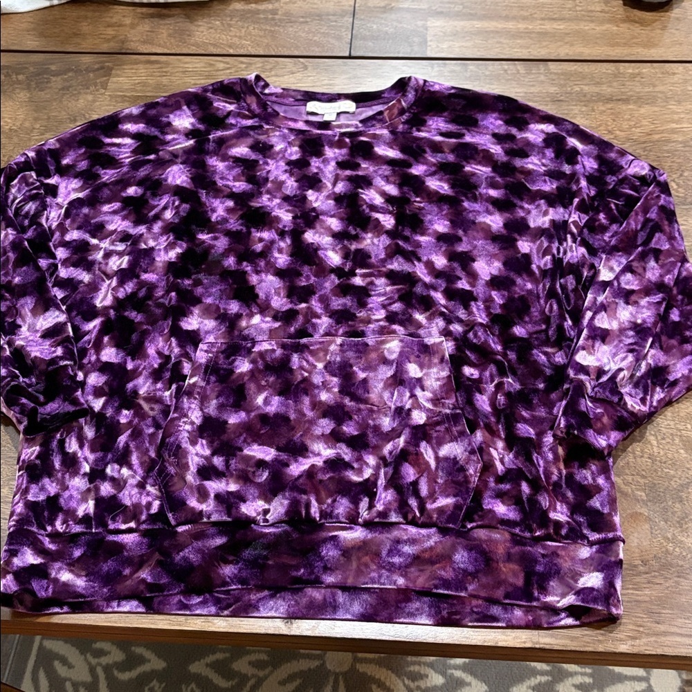 Weekend Suzanne Betro Top. Purple velour. Oversized. Kangaroo pocket. Medium